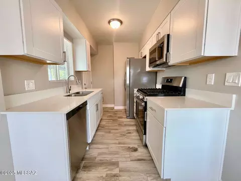 Kitchen - 4641 E 13th St, Tucson, AZ 85711 photo 3 of 6