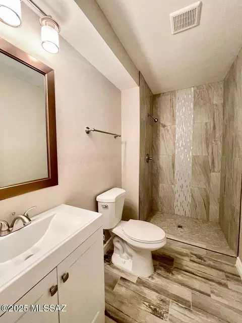 Bath - 4641 E 13th St, Tucson, AZ 85711 photo 1 of 3