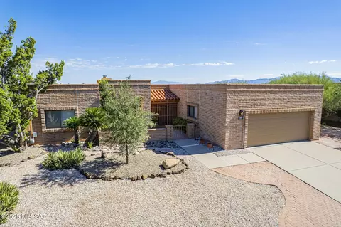 1800 W Camino Urbano, Green Valley, AZ 85622