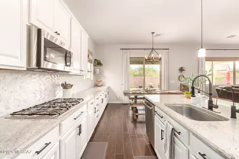Kitchen - 9420 E Adriana Way, Vail, AZ 85641 photo 5 of 6