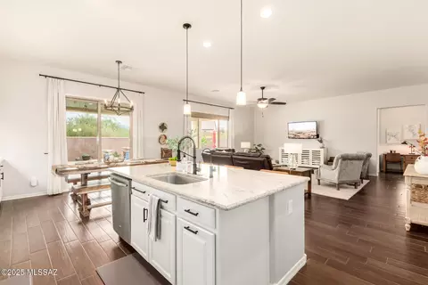 Kitchen - 9420 E Adriana Way, Vail, AZ 85641 photo 4 of 6