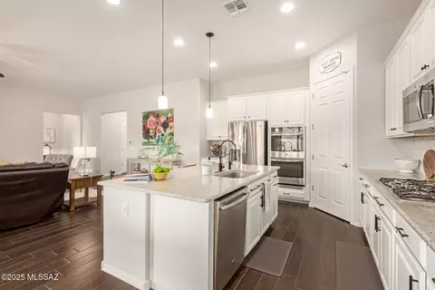 Kitchen - 9420 E Adriana Way, Vail, AZ 85641 photo 6 of 6