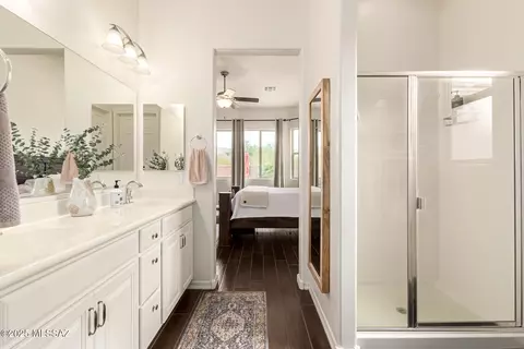 Bath - 9420 E Adriana Way, Vail, AZ 85641 photo 2 of 4