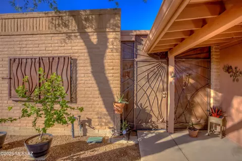 Exterior - 41 E Mediterranean Dr, Tucson, AZ 85704 photo 2 of 10