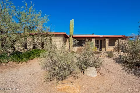 8881 E Saddleback Dr, Tucson, AZ 85749