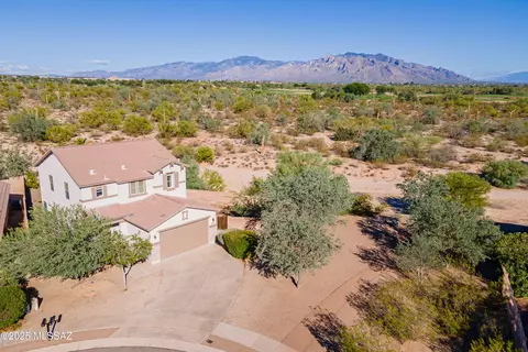 8978 N Roebling Dr, Tucson, AZ 85742