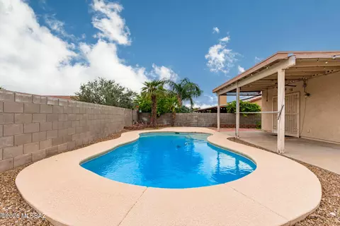 Exterior - 8622 E Olinga Ct, Tucson, AZ 85747 photo 3 of 5