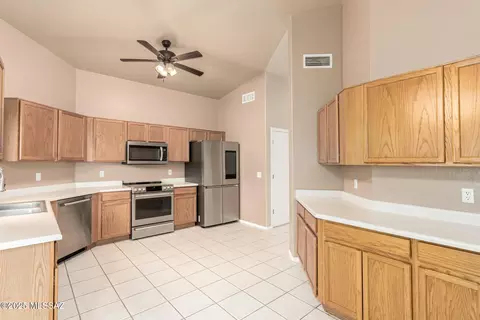 Kitchen - 8622 E Olinga Ct, Tucson, AZ 85747 photo 2 of 3