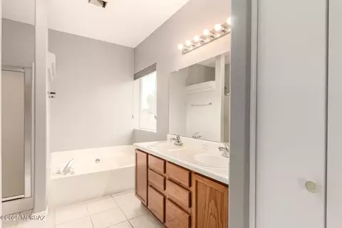 Bath - 8622 E Olinga Ct, Tucson, AZ 85747 photo 1 of 4