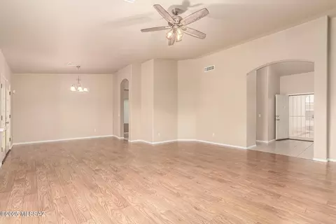 Living - 8622 E Olinga Ct, Tucson, AZ 85747 photo 1 of 4