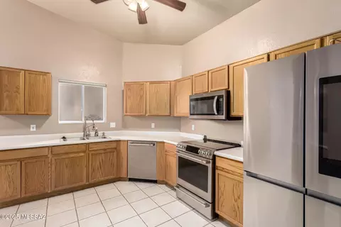 Kitchen - 8622 E Olinga Ct, Tucson, AZ 85747 photo 1 of 3