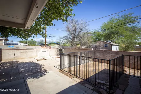 Exterior - 2807 E Beverly Dr, Tucson, AZ 85716 photo 6 of 10