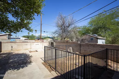 Exterior - 2807 E Beverly Dr, Tucson, AZ 85716 photo 7 of 10