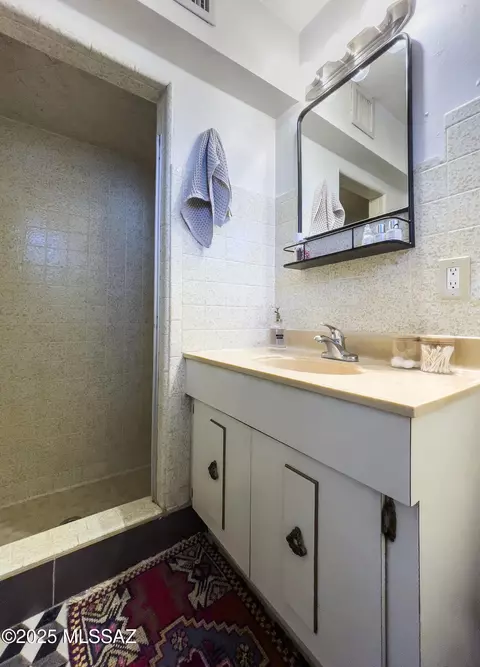 Bath - 2807 E Beverly Dr, Tucson, AZ 85716 photo 2 of 3