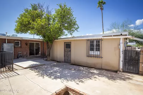 Exterior - 2807 E Beverly Dr, Tucson, AZ 85716 photo 9 of 10