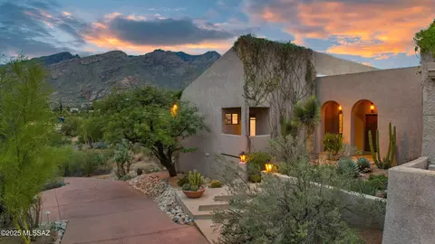 6220 N Camino De Santa Valera, Tucson, AZ 85718