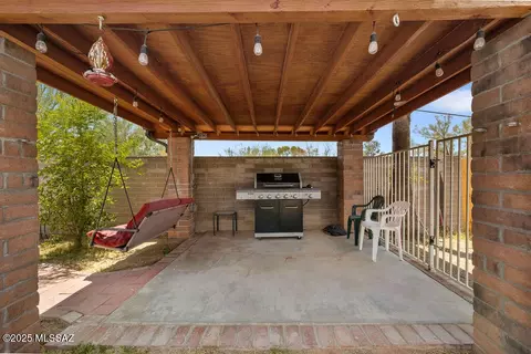 Exterior - 8908 E Maple Leaf Dr, Tucson, AZ 85710 photo 6 of 10