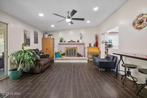 Living - 8908 E Maple Leaf Dr, Tucson, AZ 85710 photo 1 of 2