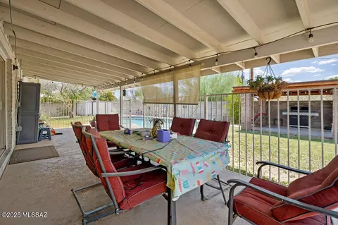 Exterior - 8908 E Maple Leaf Dr, Tucson, AZ 85710 photo 4 of 10