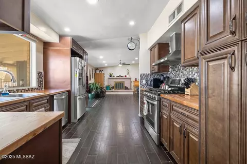 Kitchen - 8908 E Maple Leaf Dr, Tucson, AZ 85710 photo 4 of 4