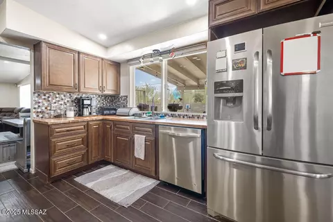 Kitchen - 8908 E Maple Leaf Dr, Tucson, AZ 85710 photo 3 of 4