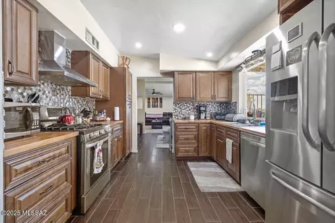 Kitchen - 8908 E Maple Leaf Dr, Tucson, AZ 85710 photo 1 of 4