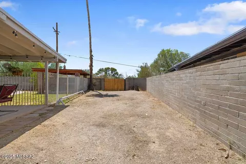 Exterior - 8908 E Maple Leaf Dr, Tucson, AZ 85710 photo 5 of 10