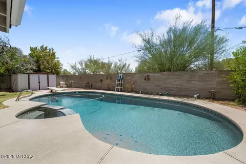 Exterior - 8908 E Maple Leaf Dr, Tucson, AZ 85710 photo 8 of 10