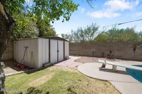 Exterior - 8908 E Maple Leaf Dr, Tucson, AZ 85710 photo 9 of 10