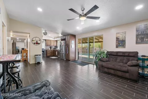 Entry Way - 8908 E Maple Leaf Dr, Tucson, AZ 85710 photo 3 of 3