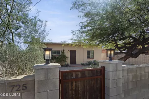 725 W Paris Promenade, Tucson, AZ 85705