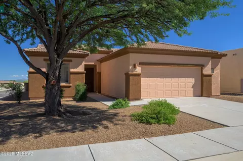 88 N Kokomo Dr, Green Valley, AZ 85614