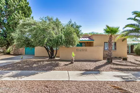 741 S Abrego Dr, Green Valley, AZ 85614