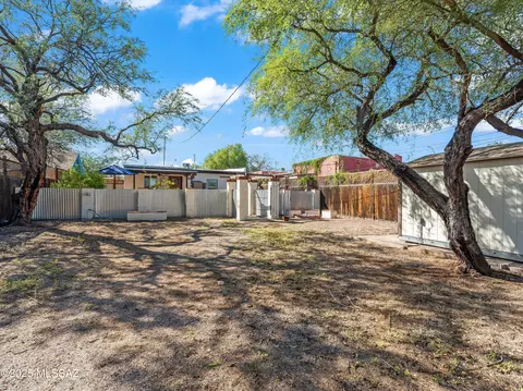 Exterior - 807 E Lee St, Tucson, AZ 85719 photo 5 of 6