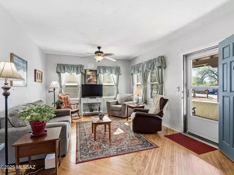 Living - 807 E Lee St, Tucson, AZ 85719 photo 1 of 2