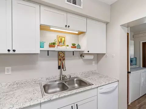 Kitchen - 807 E Lee St, Tucson, AZ 85719 photo 3 of 4