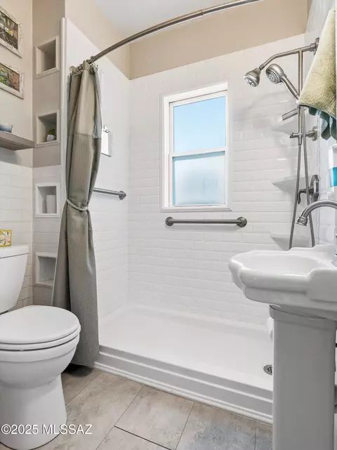 Bath - 807 E Lee St, Tucson, AZ 85719 photo 1 of 1