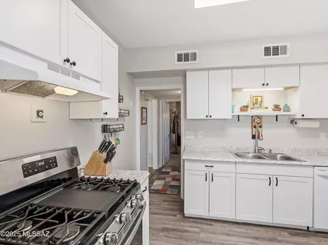 Kitchen - 807 E Lee St, Tucson, AZ 85719 photo 2 of 4