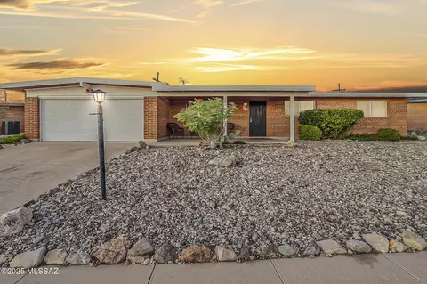 8839 E Mcclellan St, Tucson, AZ 85710