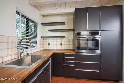 Kitchen - 4065 E 3rd St, Tucson, AZ 85711 photo 3 of 4