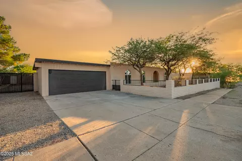 9270 E 6th St, Tucson, AZ 85710