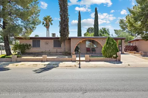 7840 E Dogwood St, Tucson, AZ 85730