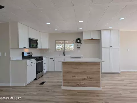 42 W Pinon Dr, Green Valley, AZ 85614