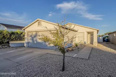 7393 S Bolingbroke Ave, Tucson, AZ 85746