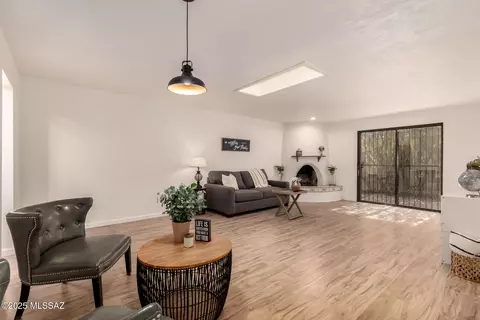 9838 E 1st St, Tucson, AZ 85748