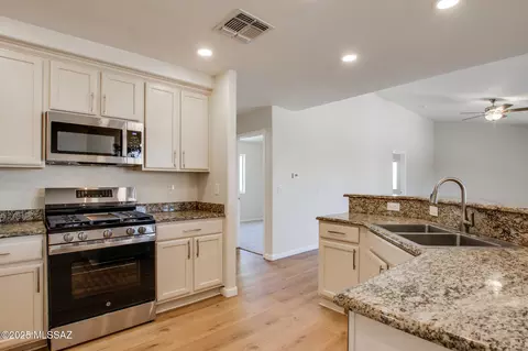 1091 E Providence Canyon Dr, Sahuarita, AZ 85629