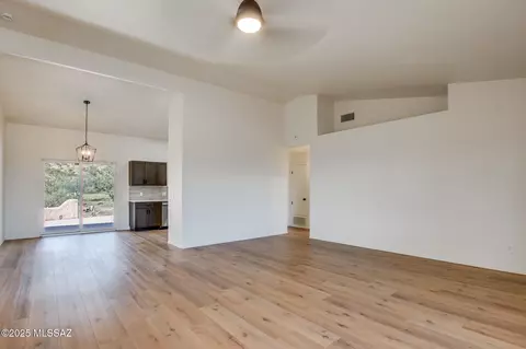 Living - 4144 E Agave Ct, Hereford, AZ 85615 photo 2 of 5
