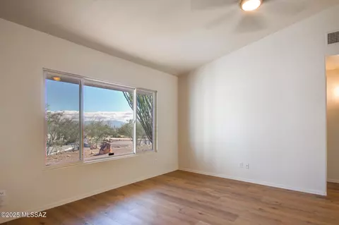 Living - 4144 E Agave Ct, Hereford, AZ 85615 photo 4 of 5