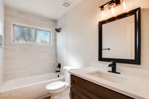 Bath - 4144 E Agave Ct, Hereford, AZ 85615 photo 1 of 3