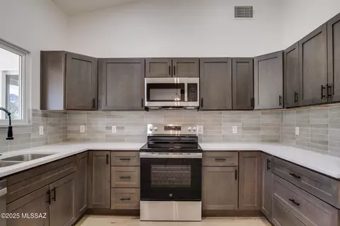 Kitchen - 4144 E Agave Ct, Hereford, AZ 85615 photo 2 of 4